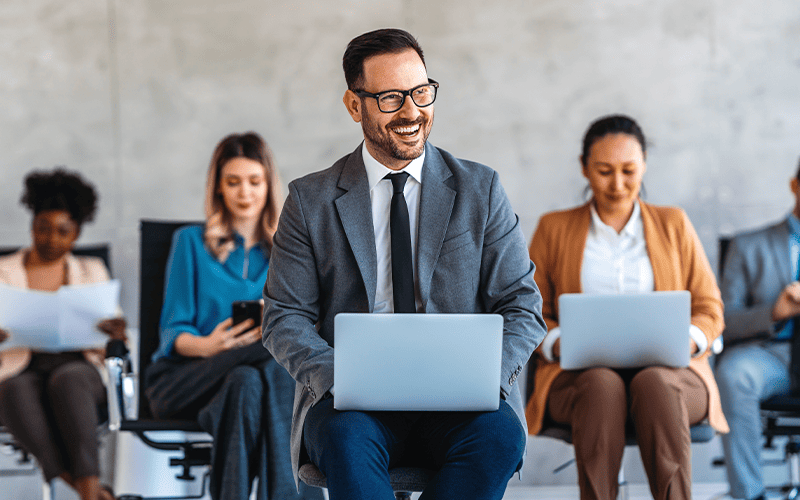 Ambiente corporativo que prioriza employee experience
